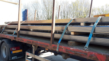 Kanaldielen geladen und transportfertig